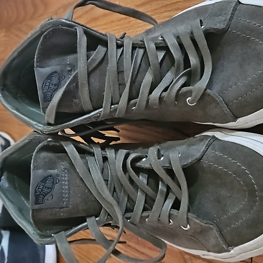 Vans - Picture 2 of 4